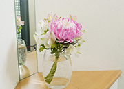 タハナを花瓶に飾った様子